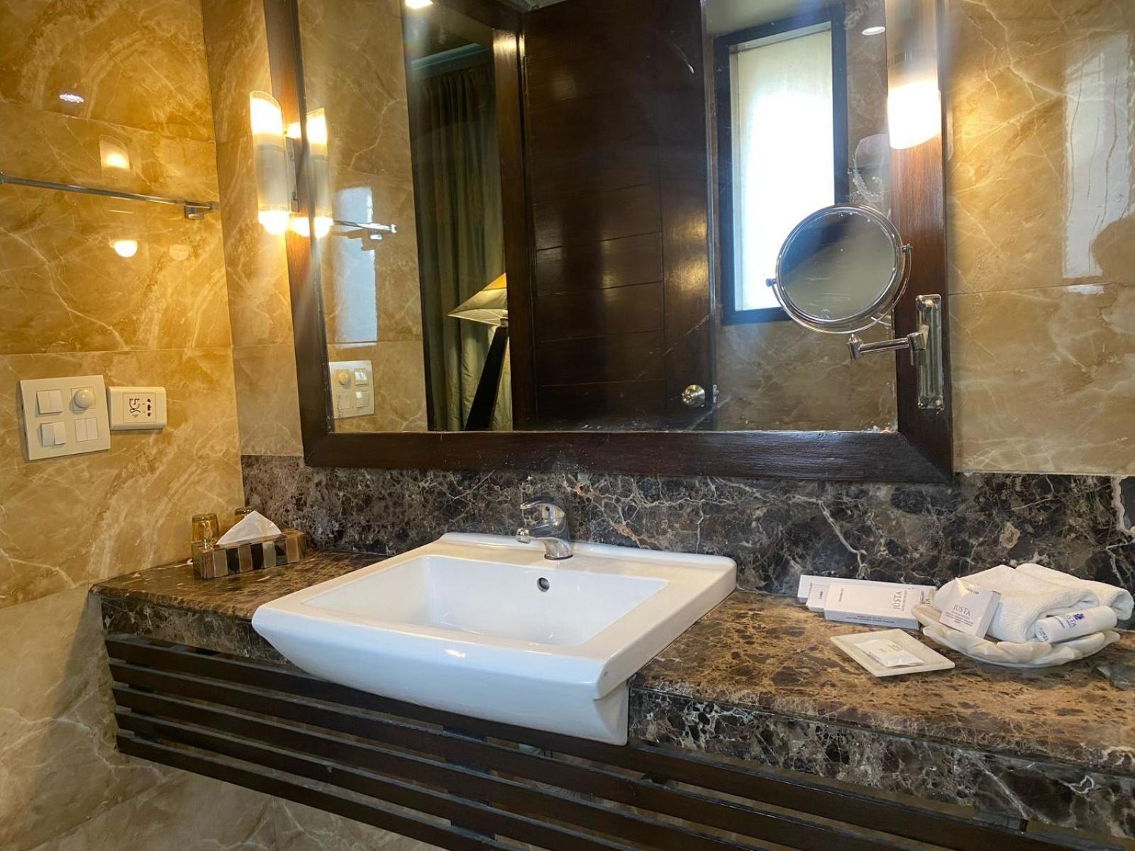 ​Justa Gurgaon Hotel Exterior photo